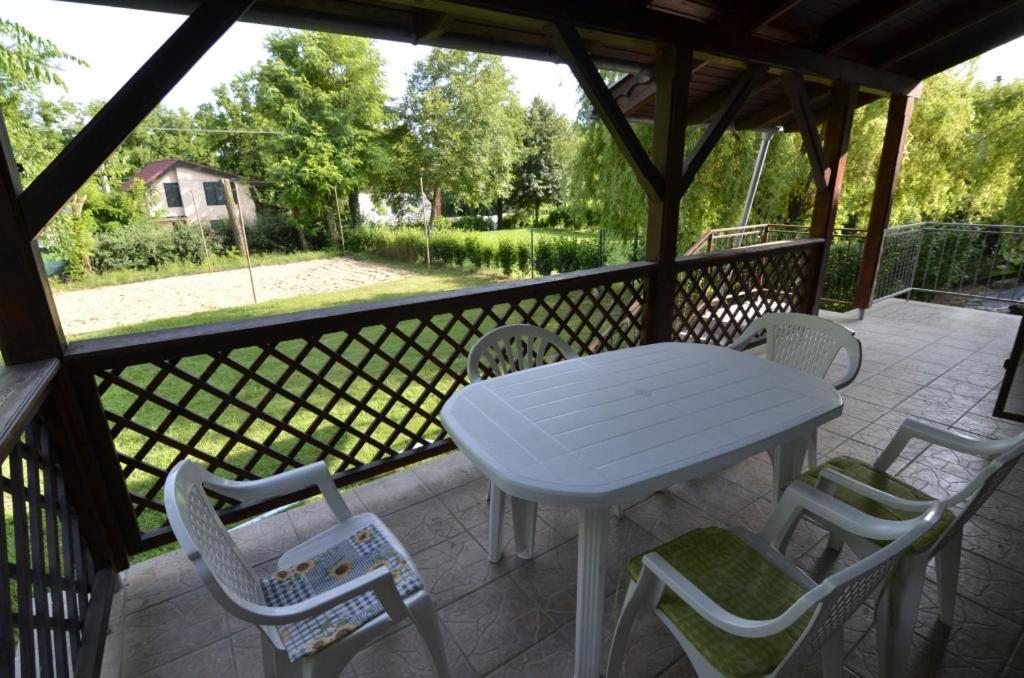 Tobo House Along The River Danube Radvan nad Dunajom Exterior photo